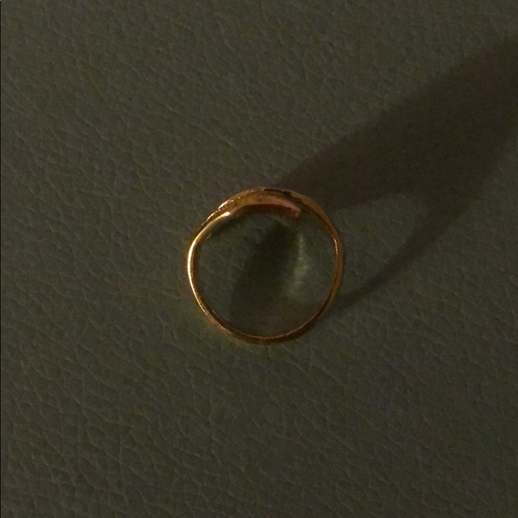 Beautiful Double Leaf Ring // Size 6 - Picture 3 of 3